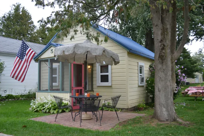 LYC Cottage #5 - Image 1