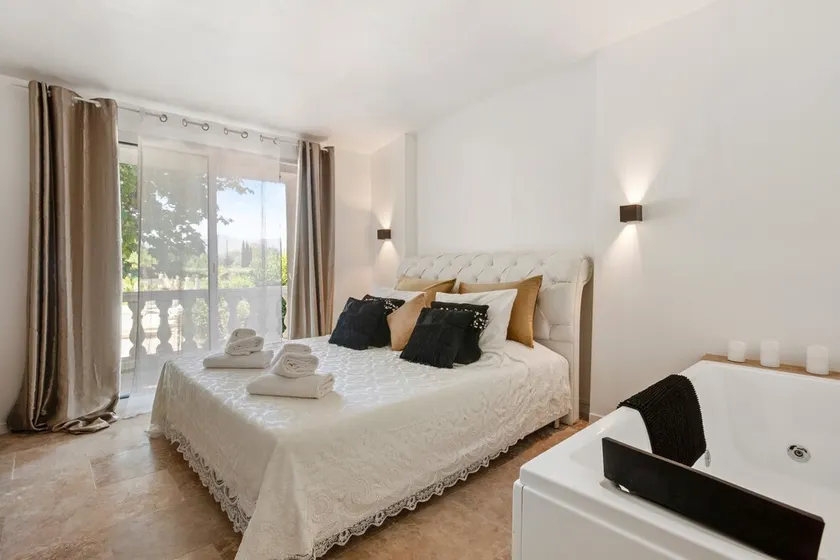 Holiday Home 'Montserrat' with Mountain View, Wi-Fi and Air Conditioning - Image 1