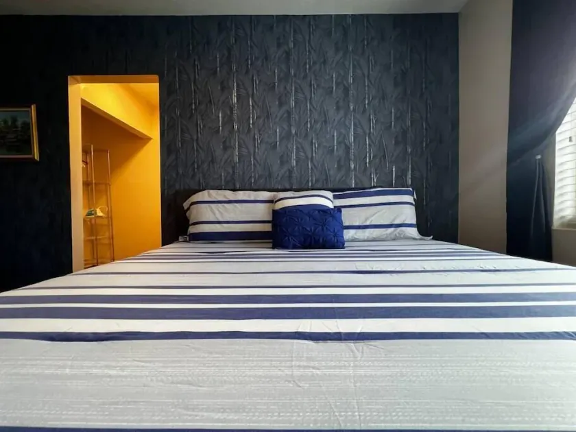 King Bed studio Near Wynwood - Image 1