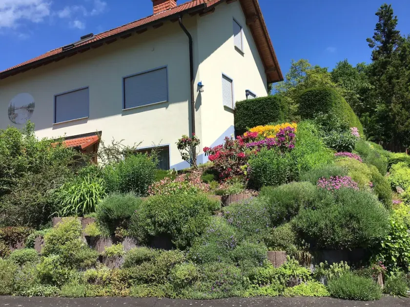 Casa vacanze per famiglie in una posizione tranquilla con un ampio giardino - Image 1