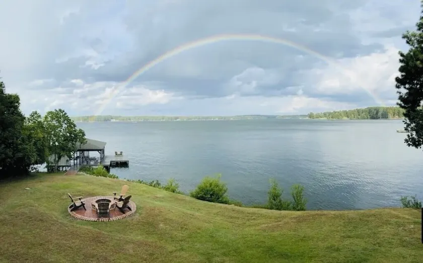 Best \"DAM\" View on Lake Sinclair! Kayaks 🛶 Sunrises 🌅 Big water 🌊 Fishing 🎣 - Image 1