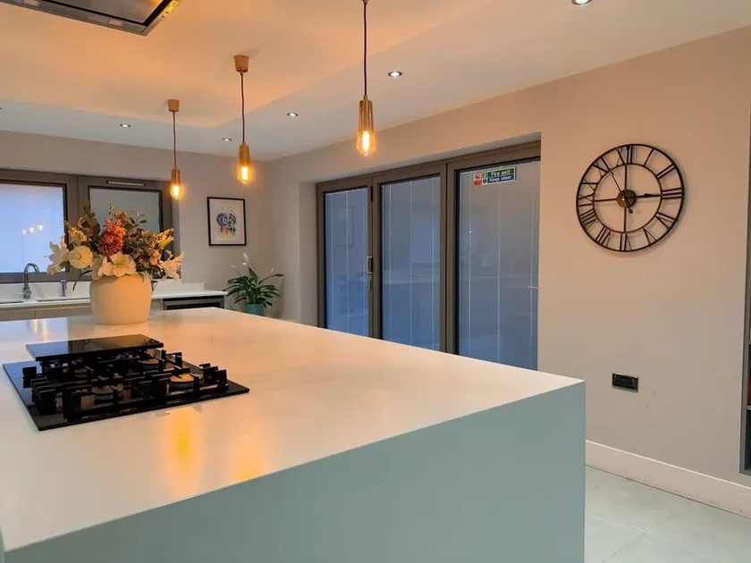Garnet 3br Large Home NR RAF Pet Friendly - Image 1