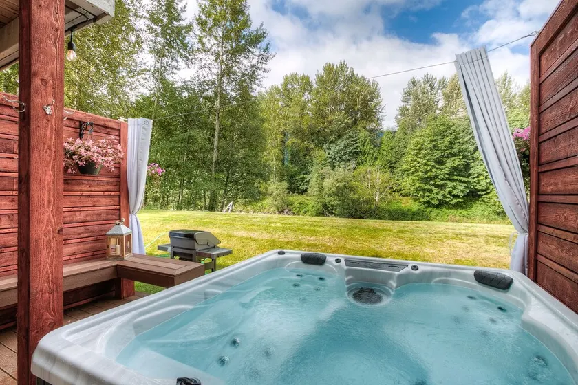 Moon River Suites 1 - on River, Private Hot Tub, No Flood Impact - Image 1