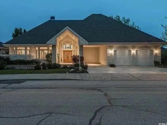 Panoramic Mountain Views • King Bed • Near SLC - Image 1