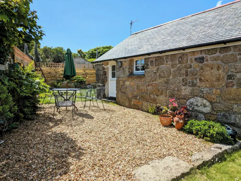 Delightful barn conversion; your getaway to Pedn Vounder, Porthcurno, and Minack - Image 1
