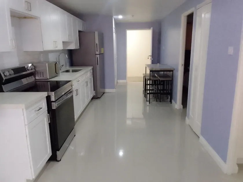 Bayfront Budget Friendly 2 Bedrooms and 2 Bathrooms Apt in Gated Community - Image 1