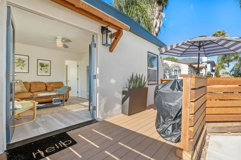 Charming Coastal Cottage with AC, Patio, Parking in Heart of Pacific Beach - Image 1