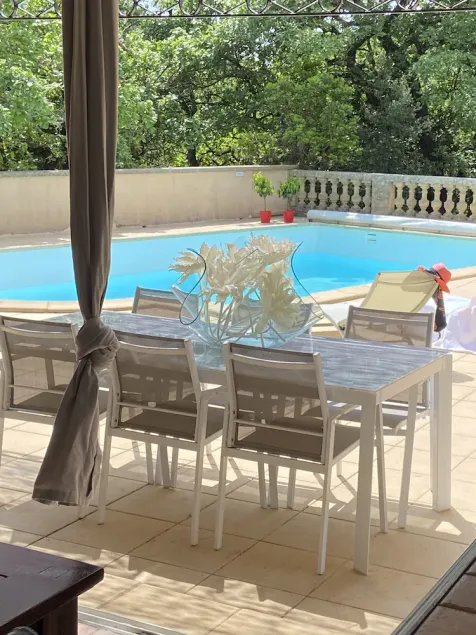 Family holiday property up to 20p with gites 2kms from the Pont du Gard - Image 1