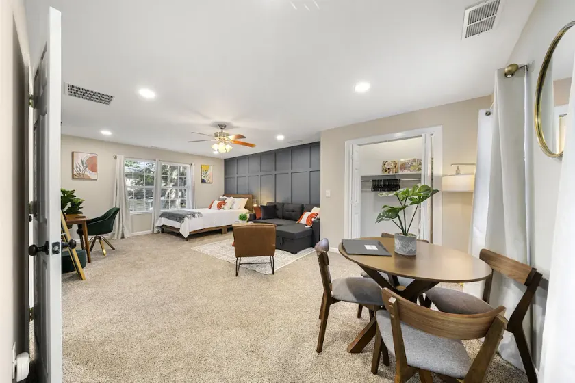 1BR/1BA Studio - Image 1