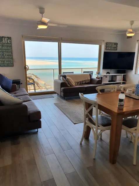 Spectacular Waterfront apartment. Best location in The Entrance. - Image 1
