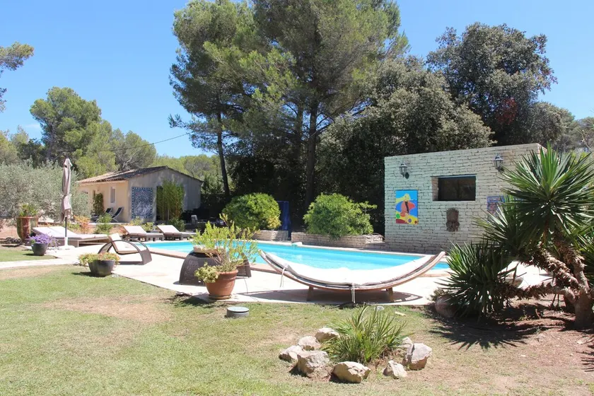 Quiet T2 with swimming pool - Image 1