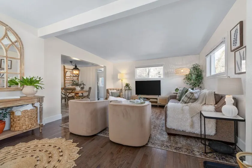 Light Bright Stylish PRIVATE Home - Whitworth - Image 1