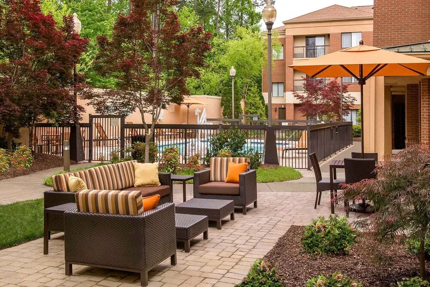 A Place You'll Surely Enjoy! 4 Pleasant Units, Free Parking, Onsite Pool - Image 1