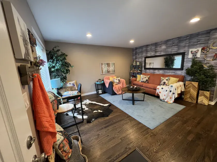 Spacious Home| Pet Friendly| Ideal for Long Stays - Image 1