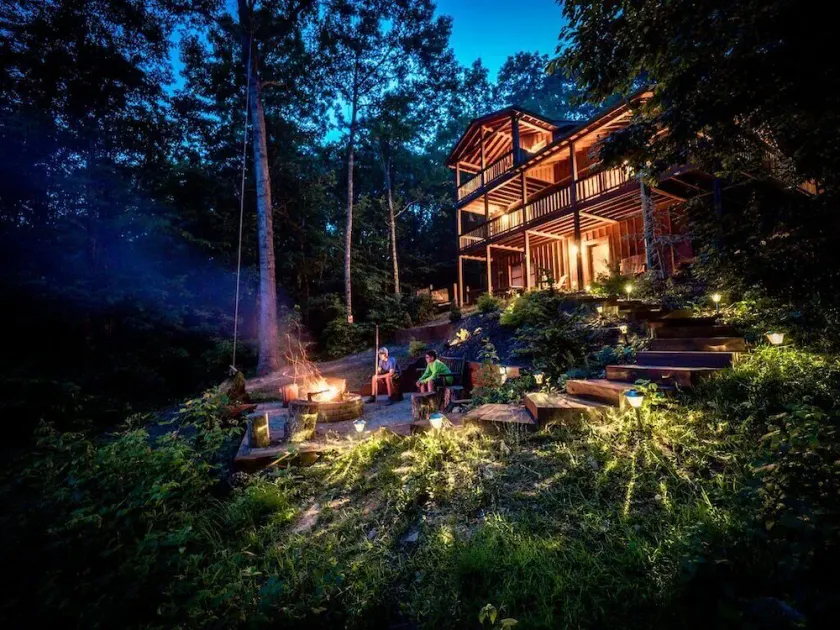 Red Apple Cabin 🍎3 Bedrooms, 3 Baths, Amazing views Mountaintop 15 MIN DOWNTOWN - Image 1