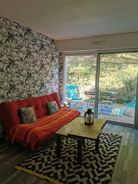 Charming two-room apartment in Biarritz with a garden and parking space! - Image 1