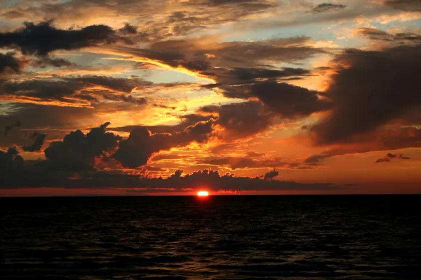 Bästa Sunset-Beautiful, rymliga, Beachfront Home på Lake Michigan, Mackinaw City - Image 1