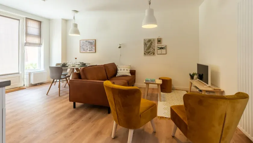 L'ancien entrepôt: un appartement entièrement rénové dans le centre de Leiden - Image 1