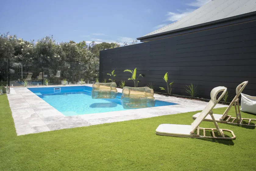 Coastal Vibe & Pool. Nestled halfway between the beach & shops. - Image 1