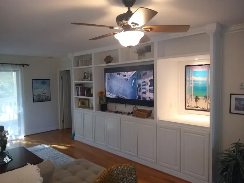 Freshly Updated 2 Bed/2 Bath  - Image 1