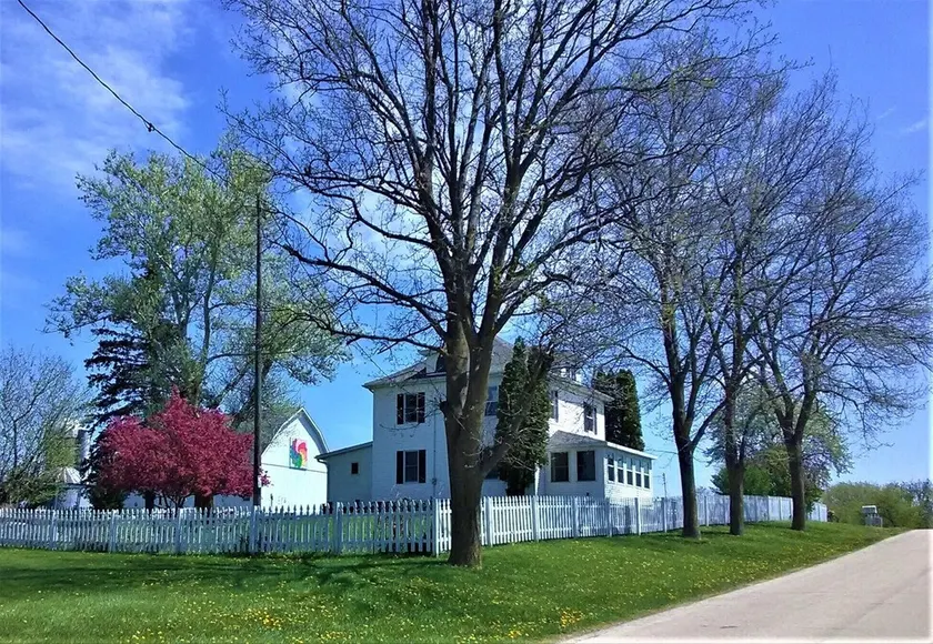 Historic Country Farmhouse for Any Season! - Image 1