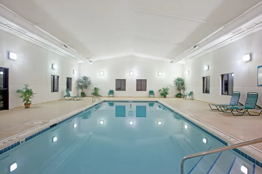 1 Bedroom | Free Breakfast, Indoor Pool Access - Image 1