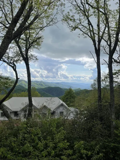 Cabin with a beautiful few at 4,700 feet in elevation - Image 1