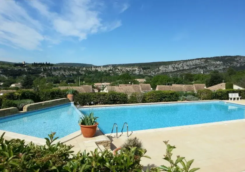 Maisonette mit Gemeinschaftspool und Stränden der Schluchten der Ardèche, 5 Minuten zu Fuß - Image 1
