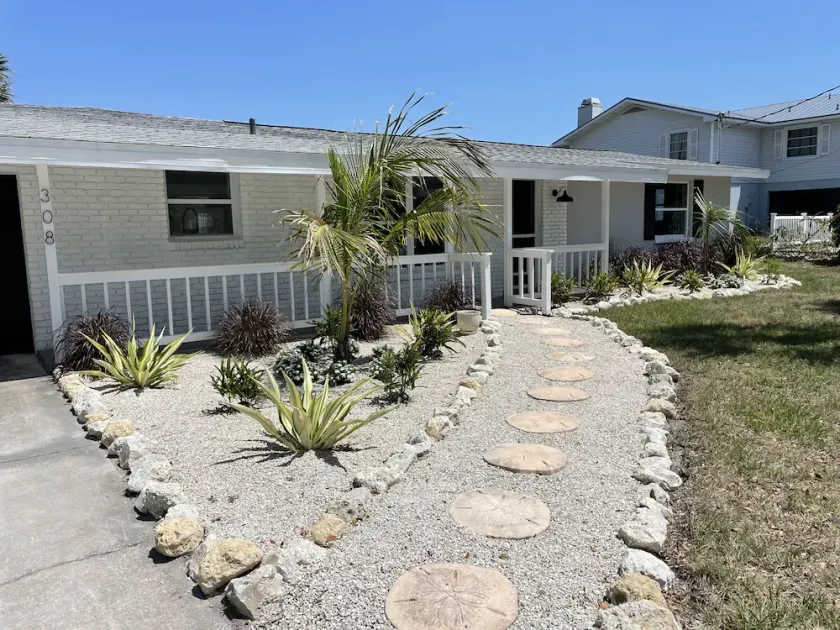 Channel Cat! One mile to the beach! Waterfront + pet friendly home near Venice. - Image 1