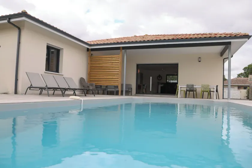 Moradia Nova com Piscina Aquecida - Image 1