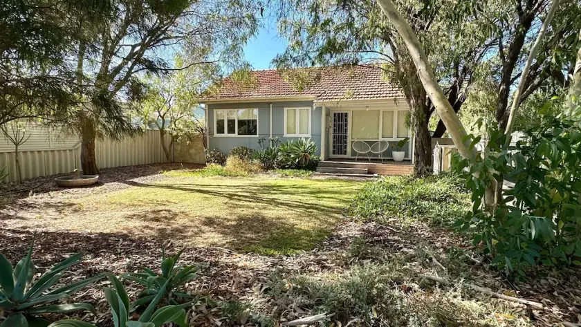 Barefoot Beach Cottage - Image 1