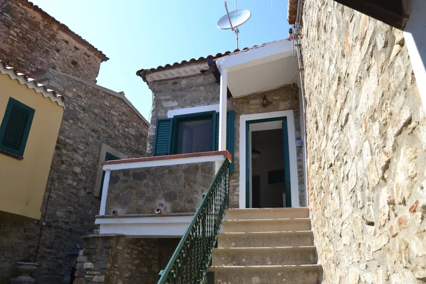 Renovated house located in the historic center of Montecorice - Image 1