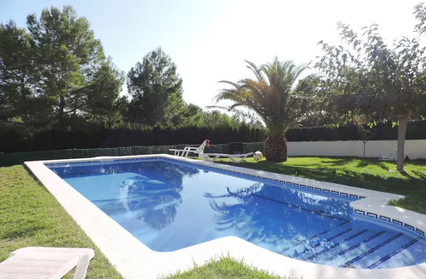 BEAUTIFUL VILLA WITH GARDEN AND POOL IN TRUE JORDI DE ALFAMA. CLOSE TO THE BEACH - Image 1