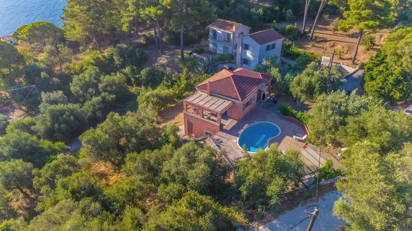 LEPEDA PERLA LIXOURI CEFALONIA - Image 1
