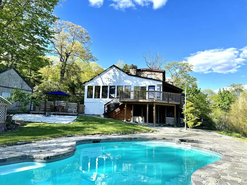 Secluded Stunning Lake View Villa w Heated Pool, Fenced Yard & Hot Tub - Image 1