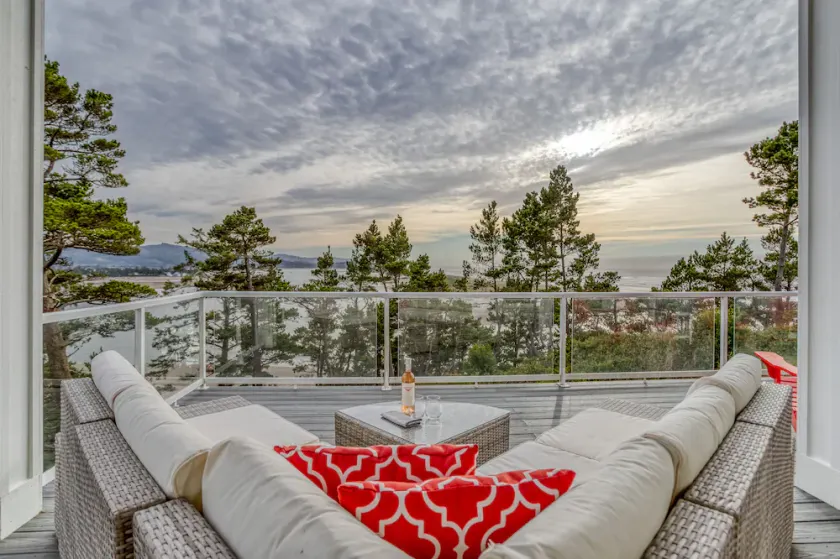 Stellar Ocean and Bay Views, Chef’s Kitchen, Hot Tub and 4 Luxurious Bedrooms! - Image 1