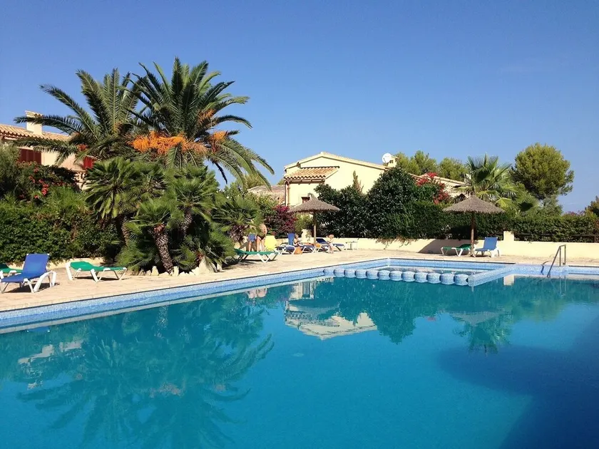 Villa avec vue sur la mer et la montagne et piscine commune - Image 1
