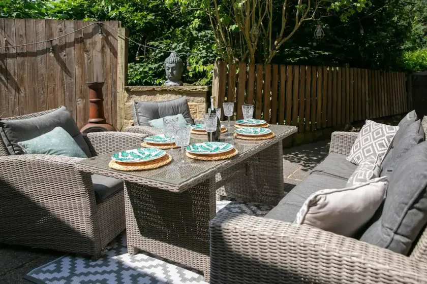 Remarkable 4-bed House Near Leeds Airport - Image 1