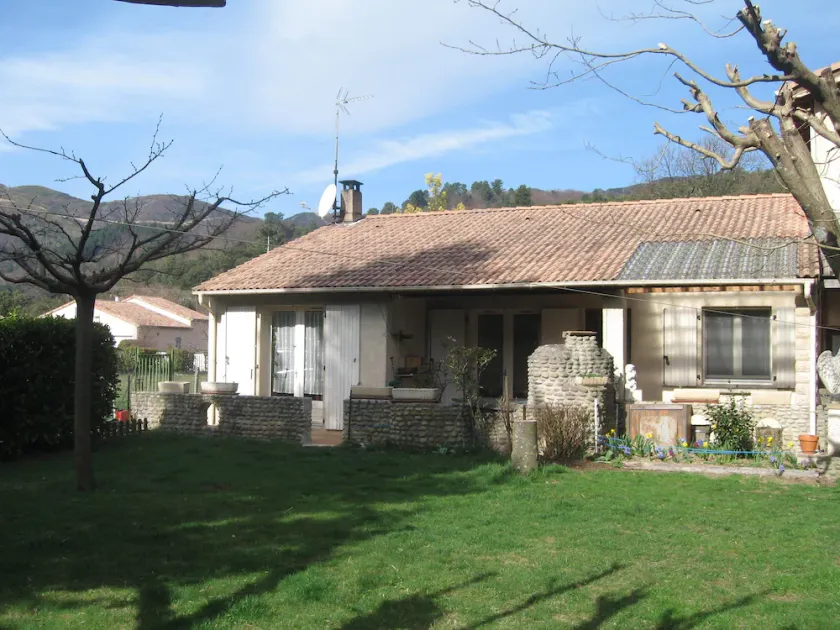 Basaltine: 90m2 House Rental beliggende i Jaujac (Ardèche), med 3 soveværelser - Image 1