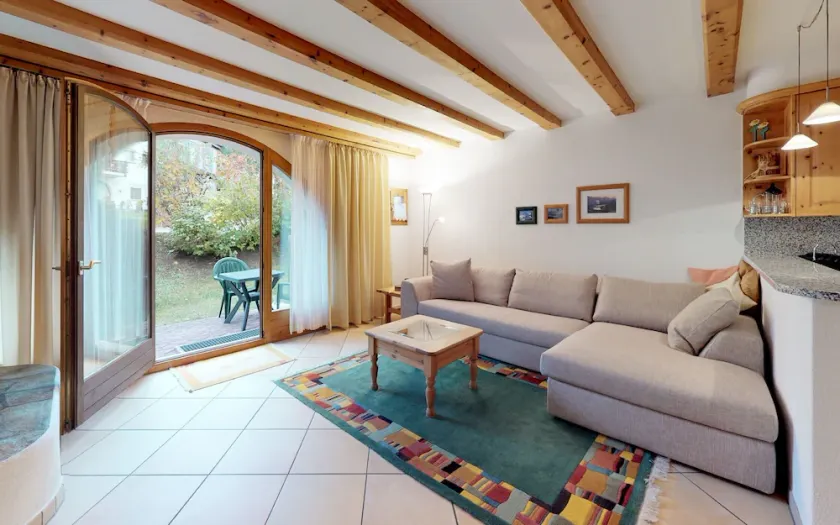 Apartment house in super convenient location. - Image 1