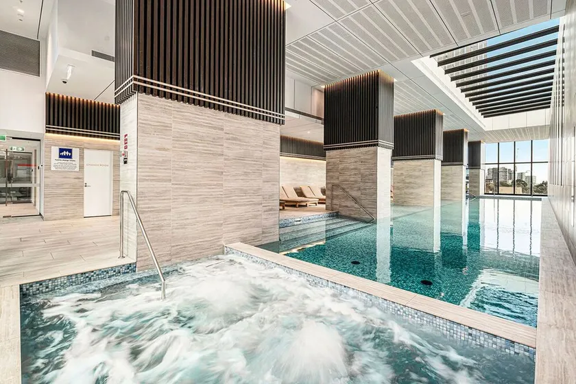 Stylish 2BR Close to Melbourne Central & QV - Image 1