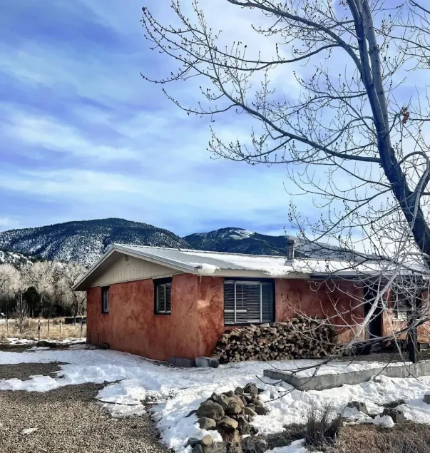 Spacious cozy home, minutes from adventure both in Red River & Taos. - Image 1