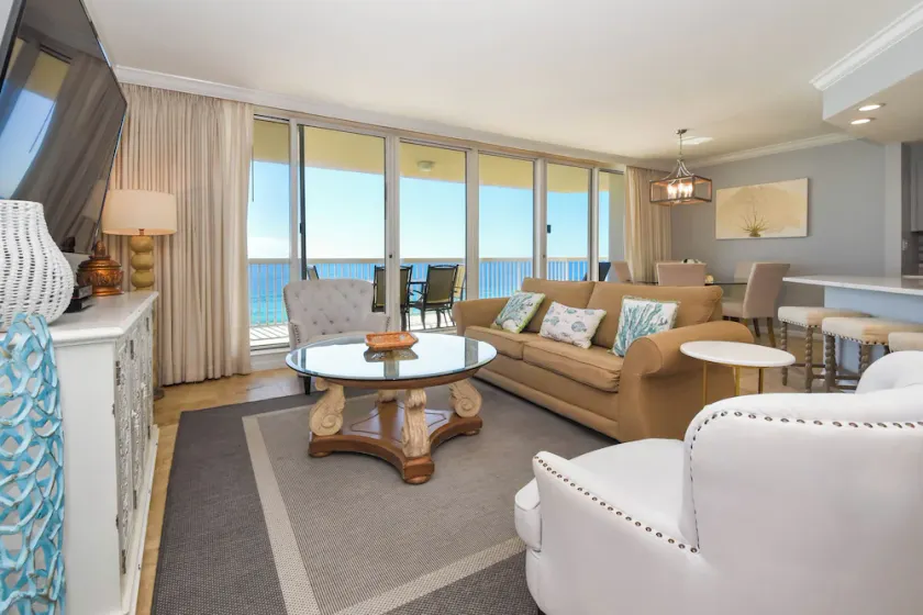 Condo en bord de mer Crisp w / balcons privés et ascenseur! ✨ - Image 1