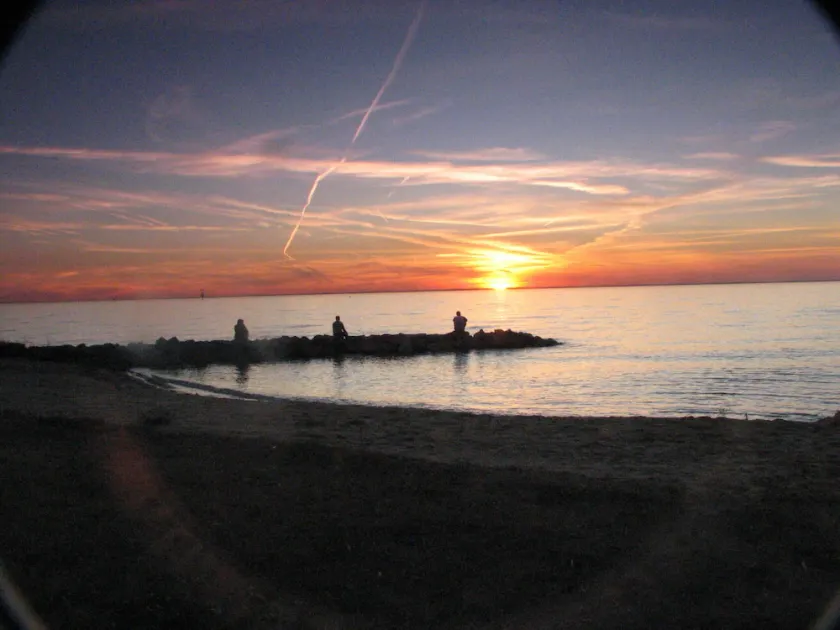 Welcome to Bayside Breeze! One Block From Town Beach, Walk to Waterfront Dining - Image 1