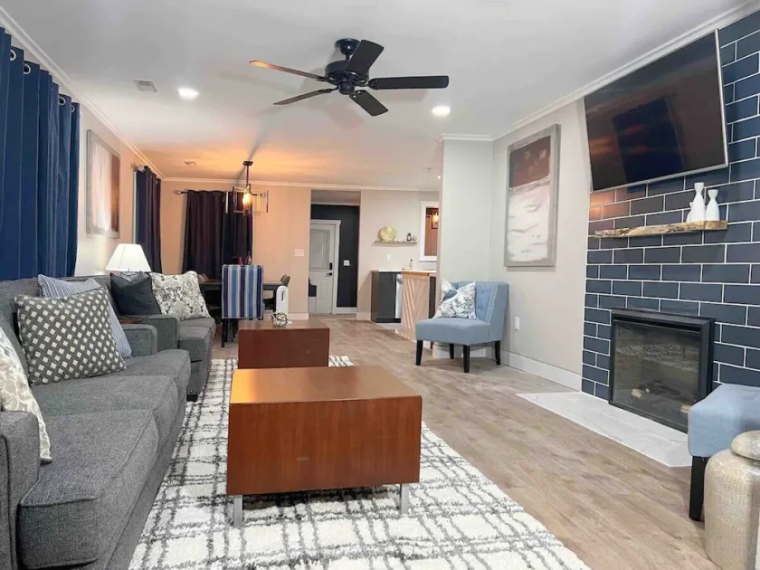 Corporate Stay: 4BR, Game Room & Movie Room - Image 1