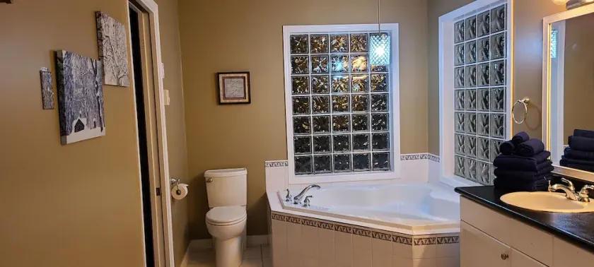 3 bedroom home on the outskirts of Qualicum Beach - Image 1