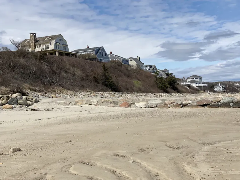 Cape Cod Studio with Kitchen. Very to close to beach! No bridge! - Image 1