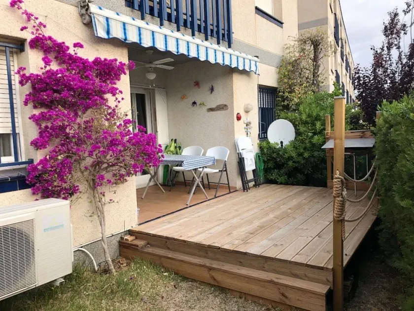 Apartment 150 m beach with garden and garage - Image 1