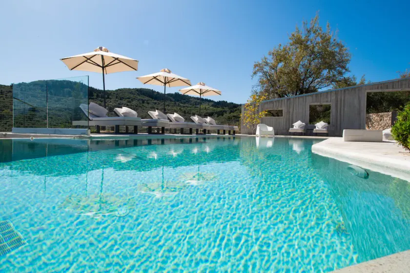 Exclusive dream villa, hilltop, secluded, panoramic views, close to town - Image 1