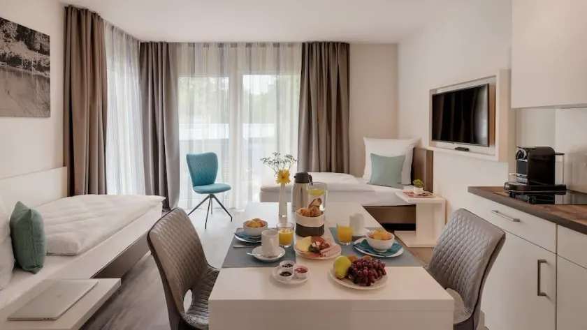 Amper Art Hotel - Image 1